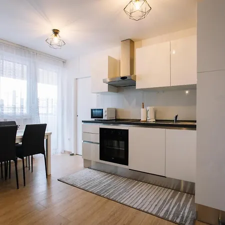 Adriatico Apartman *